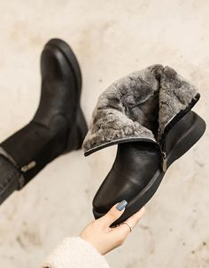 Real Leather Waterproof Fur Inside Winter Boots — Obiono Winter Fur Boots, Winter Boots Snow, Autumn Boots, Summer Boots, Winter Ankle Boots, Spring Color, Chunky Heels Sandals, Minimalist Wardrobe, Winter Snow Boots