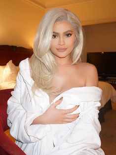 Inspired platinum Blonde Human Lace Front Wigs for White Women 100% Human Hair Human Lace Front Wigs, Wigs For White Women, Ash Blonde Highlights, Human Hair Wigs Blonde, Wig Straight, European Hair, Blonde Lace Front Wigs, Beige Blonde, Colored Wigs