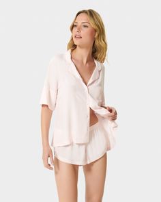 Rediscover the meaning of everyday comfort with the silky soft Marla pajama set. Crafted in delicate eco viscose and complete with elegant fabric-covered buttons, this loose-fitting duo instantly puts you in a relaxed mood for the night or day ahead. We’re confident that the utterly feminine pale pink hue will only make you love it more. Slippers Outfit, Thigh Chain, Chiffon Kimono, Satin Kimono, Soft Cup Bra, Fabric Covered Button, Pyjama Set, Short Pajama Set, Pajama Shorts