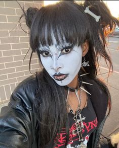 Goth Makeup For Black Women, Gothic Black Hairstyles, Emo Makeup Looks Black Women, Trad Goth Makeup Poc, Gothic Makeup Black Women, Trad Goth Black Women