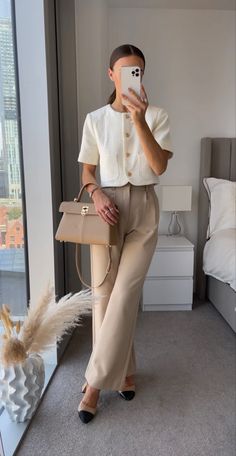 Cream And Black Flats Outfit, Conference Outfit, Internship Outfit, Outfit Elegantes, Business Professional Outfits, Corporate Attire, Professional Outfits Women, Chique Outfits, Outfit Chic