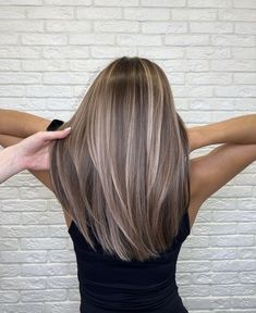 Frosting Hair Highlights, Medium Length Haircut With Highlights, Brown Frosted Hair, Brown Hair With Blonde Babylights, Brown Hair For Summer, Brown Hair With Platinum Highlights, Brunette Babylights, Babylights Brunette, Heir Style