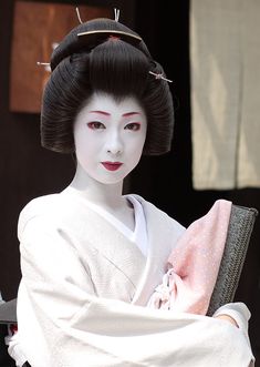 Geisha | 芸妓 君香さん The geiko (geisha) Kimika © All Rights Rese… | Flickr Geisha Hairstyles, Geisha Woman, Geisha Doll, 일본 패션, Asian Ladies, Japan Photography