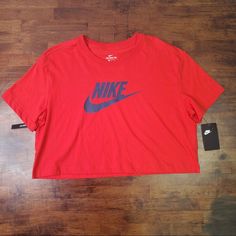 Sz Large Nike Tee Red Nike Red T-shirt For Summer, Nike Casual Top In University Red, Nike Casual T-shirt In University Red, Red Sports T-shirt For Spring, Red Nike T-shirt For Summer, Red Sports T-shirt For Summer, Nike Sporty Tops In University Red, Nike Red Sporty Tops, Nike Sporty University Red Tops