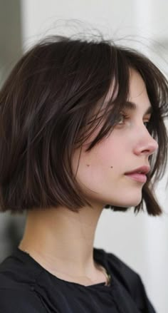 Messy Bob Straight Hair, Anime Bob Haircut, Bob Haircuts Fine Hair, Short Haircuts For Women Fine Hair, Short Bob Fine Hair, Short Bob Black Hair, Bob No Bangs, Square Bob Haircut, Bob Fine Hair