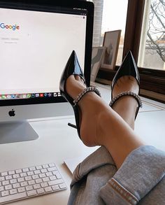 Louis Vuitton Shoes Heels, Stil Elegant, Career Woman, Future Lifestyle, Louis Vuitton Shoes, Boss Babe, Shoes Shoes, Boss Lady, Luxury Lifestyle