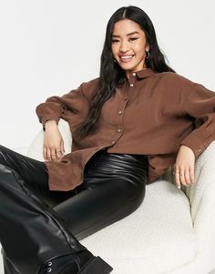 Blouse by New Look For the rotation Spread collar Button placket Drop shoulders Oversized fit Brown Blouse Outfit, Poplin Shirt Outfit, Oversized Shirt Outfit, Baggy Shirt, Formal Clothing, Flattering Jeans, Brown Blouse, Brown Shirt, Blouse Outfit