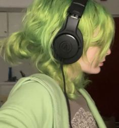 Green Jellyfish Hair, Green Hair Faceless, Green Hair Aesthetic Faceless, Slime Green Hair, Short Green Hair Aesthetic, Light Green Hair Aesthetic, Oc With Green Hair, Green Hair Girl Aesthetic