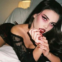 Vampire Costume Women, Vamp Makeup, Vampire Makeup Looks, Vampire Makeup Halloween, Leah Halton, Vampy Makeup, Vampire Halloween Costume, Vampire Bride