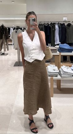 Tan Linen Skirt Outfit, Cotton And Linen Clothing, Florida Work Outfits Women, Tan Midi Skirt Outfit, Cream Color Combinations Outfit, Linen Work Outfit, Cute Work Outfits Summer, Workwear Fashion Summer, Long Skirt Work Outfit