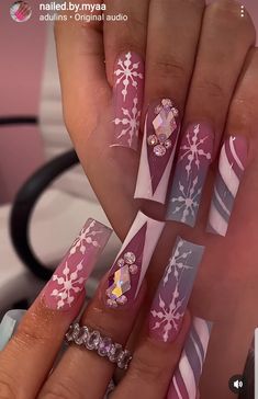 Winter Set Nails, Medium Christmas Nails, Christmas Nails Bling, Gold New Years Nails, Colorful Christmas Nails, Extra Christmas Nails, Baddie Christmas Nails, Long Christmas Nails, Mom Nails