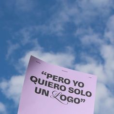 a pink sign that reads pero yo quero solo un logo on it