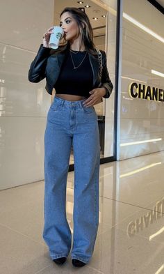 Flare Jeans Winter, Flare Outfits, Wide Leg Outfit, Casual Oufits, Flare Jeans Outfit, Wide Leg Jeans Outfit, Outfits Con Jeans, Mom Jeans Outfit, Everyday Casual Outfits