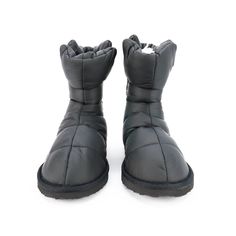 Crafted With A Sleek Black Nylon Exterior, These Boots Exude An Urban Edge That Seamlessly Integrates Into Any Wardrobe. The Nylon Material Not Only Adds A Touch Of Sophistication But Also Provides A Water-Resistant Barrier, Making Them An Ideal Choice For Tackling Unpredictable Weather Conditions. Unused / Brand New Qupid Cari-38a Black Nylon Boots Women's Size: 6 Box Condition: 10/10 For The Best Description And Details Of Condition And Wear, It Is Important To Please See All Photos Carefully Black Nylon High-top Boots, Black Casual Nylon Boots, Casual Black Nylon Boots, Black Insulated Nylon Boots, Casual Nylon Boots With Padded Ankle, Black Nylon Boots With Padded Ankle, Nylon Boots For Winter Streetwear, Winter Nylon Boots For Streetwear, Winter Streetwear Nylon Boots