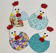 four chicken appliques are arranged in the shape of three different colors and sizes