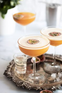 Passionfruit Martini, White Cocktails, Spiced Pear, Fruity Recipes, Cocktail Night, Martini Recipes, Fruit Cocktails, Easy Cocktails, Martini Cocktail