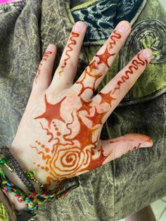 Drawing On Hand, Hand Doodles, Hippie Aesthetic, Hand Drawing, Henna Art, Hand Art, Creative Tattoos, Art Block