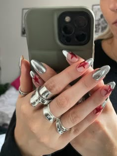 Colorful Nail, Edgy Nails, Red Nail Polish, Red Nail, Star Nails, Silver Nails