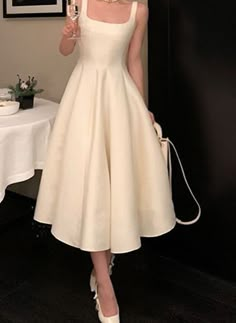 Trendy Homecoming Dresses Knee Length, Tea Length Cocktail Dresses Formal, Vintage Inspired Dresses Formal, Mid Length Prom Dress, Formal Dresses Elegant Classy, Graduation Dresses Aesthetic, Dress Outfits For Graduation, Vestido Aesthetic Vintage, Award Ceremony Dress