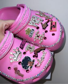 Croc Inspiration, Baddie Crocs, Crocs Decorations, Customize Crocs, Purple Shoes Outfit, Cute Crocs Shoes, Blinged Crocs