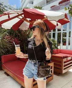 Miami Beach Outfits, Goa Outfits, Wineries Outfit, Sunny Vibes, Nyc Summer, Black Blouse Women, Nashville Outfits, Outfit Primavera, Look Short