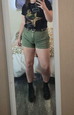 Green Shorts Outfit Aesthetic, Green Short Outfits, Summer Outfits Chubby, Women Fashion Plus Size, Chubby Girl Fashion, Summer Grunge Outfits, Grunge Summer Outfits, Chubby Style, Looks Hippie