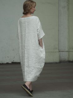 Свободное льняное платье Бохо. Красные полосы платье. | Etsy Striped Relaxed Fit Dress For Vacation, Oversized Striped Summer Dresses, Striped Linen Beach Dress, Oversized Striped Spring Dresses, Striped Linen Dress For The Beach, Striped Linen Dresses For Vacation, Relaxed Linen Vacation Dresses, Summer Striped Linen Dress, Relaxed Linen Dress For Vacation