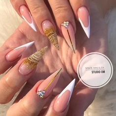 Gold And White Nails, Glitter Stiletto Nails, Spring Nails 2023, Cute Nails For Fall, Stylish Nails Designs, Simple Acrylic Nails