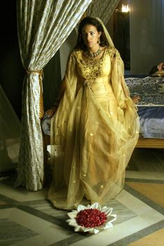 Tiffany Dupont : Queen Esther : Photographs Pictures : One Night With The King One Night With The King, Persian Dress, King Costume, Period Outfit, Theatre Costumes, Costume Drama, Movie Fashion