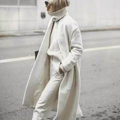 Autumn Winter Fashion Trends | Winter Whites | All White Winter White Outfit, Mode Mantel, Fall Fashion Coats, Cruise Outfits, White Outfit, White Coat, Woolen Coat