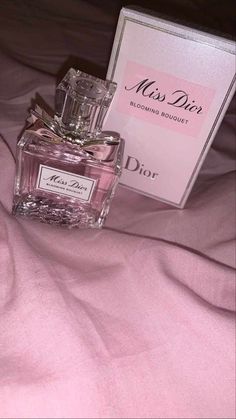 Profumo Victoria Secret, Koleksi Makeup, Koleksi Parfum, Miss Dior Blooming Bouquet, Dior Perfume, Perfume Scents, Perfume Lover, Bath And Body Care, Pink Girly Things