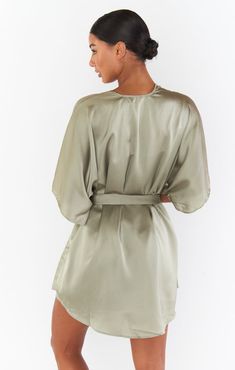 This fluttery robe is a bridal suite essential! Relaxed and smooth to the touch, it's perfect for the bride and her girls to wear while getting ready for the wedding. Satin Robes, She Girl, Bridal Suite, Bridesmaid Robes, Moss Green, Getting Ready, First Look, Get Ready, The Bride