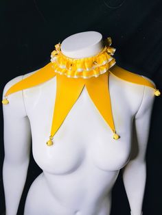 MADE TO ORDER  SELECT NECK SIZE  made with genuine yellow leather  Adjustable strap with a buckle in the back  Polyester ruffles  Alloy silver metal hardware, mini spikes, and yellow metal bells Jester Collar Pattern, Yellow Aesthetic Outfit, Jester Accessories, Jester Character, Clown Ruffle Collar Diy, Jester Collar, Jester Neck Ruffle, Clown Inspired Necklaces, Clown Ideas