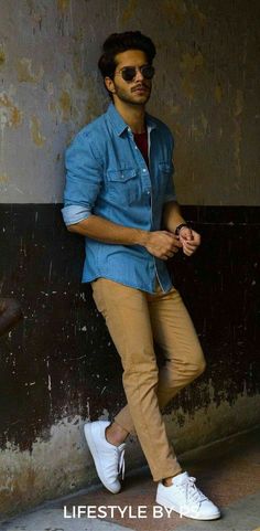 Fashion Models Men, Blue Denim Shirt, Indian Men Fashion, Denim Shirt Men, Mens Fashion Blog, Mode Casual, Fashion Blogger Style