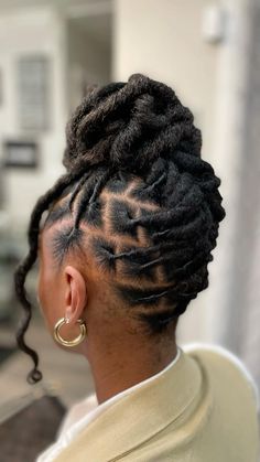 Loc Styles Wedding, Loc Styles For Women Short, Wedding Hairstyles For Locs, Locs Hairstyles For Wedding, Wedding Loc Styles, Cute Loc Styles For Women, Loc Styles Medium Updo Women, Cute Loc Styles, Hairstyles For Locs