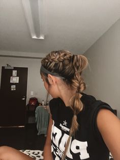 Soccer Mom Haircut, Cute Volleyball Hairstyles, Running Hairstyles, Volleyball Hair, Soccer Hair, Track Hairstyles, Basketball Hairstyles, Competition Hair