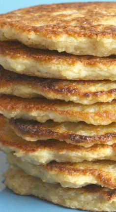 a stack of pancakes sitting on top of a blue plate