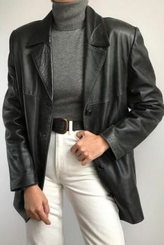 Leather Blazer Outfit, Fashion Inspo Instagram, Black Leather Blazer, Blazer Outfit, Clipuri Video, Vintage Leather Jacket, Mode Inspo, Blazer Outfits