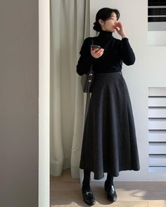 Panelled Skirt Outfit, Long Skirt Turtleneck Outfit, Long Black Skirt Outfit Winter Korean, Modest Classic Outfit, Winter Outfits With Long Skirts, Fw24 Fashion Trends, Assymetrical Skirt Outfits, Japanese Office Outfits Women, Long Skirt Outfits For Winter