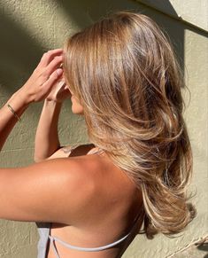 Light Brown Hair Ideas For Summer, Golden Brown Hair With Dimension, Buttery Brunette Hair, 90s Honey Brown Hair, Hazel Hair With Blonde Highlights, Micro Blonde Highlights, Brown Hair With Baylage Highlights, Caramel Balayage With Blonde Highlights, Warm Caramel Honey Hair