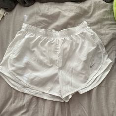 Nwt White Nike Athletic Shorts Size Large Never Worn White Nike Bottoms For Beach, White Nike Shorts With Pockets, Nike White Short Leg Bottoms, Grey Nike Shorts, White Running Shorts, Nike Running Shirt, Black Nike Shorts, Nike Tempo Shorts, Nike Basketball Shorts