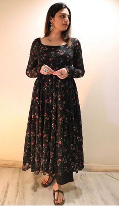 Latest Frock Designs For Women, Frocks Designs For Women, Frock Suit Design, Fancy Abaya, Abaya Dresses, Cozy Sweater Dress, Simple Frocks