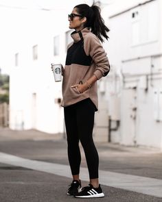 Sporty Leggings Outfit, Athleisure Outfits Winter, Leggings Outfit Winter, Sporty Leggings, Black Leggings Outfit, Outfit Winter