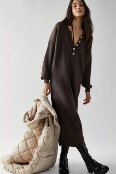 Cool Maternity Style, Dress With Sweater Outfit, Long Dress With Cardigan, Pregnant Fits, Teddy Bag, Coco Bliss, Postpartum Fashion, Sweater Midi Dress, Fall Fashion Dresses