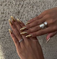 gold nails Solid Gold Nails, Simple Gold Nails, Elegant Gold Nails, Gold Square Nails, Short Gold Nails, Silver And Gold Nails, Gold Nails Short, Nude And Gold Nails, Gold Nails Ideas