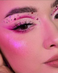 Rihanna Pink Makeup, Pink White Eyeshadow, Pink Concert Makeup Ideas, Pink Face Makeup Halloween, Pink Fairy Eye Makeup, Pink Pony Club Makeup, Pink Glitter Eyeshadow Looks, Pink Emo Makeup, Halloween Makeup Pink