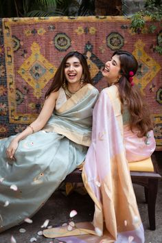 Kurtas – Page 3 – THE INDIAN ETHNIC CO. Poses On Saree, Saree Photo Ideas, Indigo Kurta, Indian Poses, Poses For Friends, Bff Poses, Red Lotus