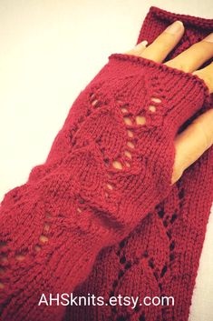 Claret red finger-less gloves Hand Warmers Crochet, Knitting Baby Girl, Knitting Gloves, Mermaid Tail Blanket, Claret Red, Aran Sweater, Baby Knitting Patterns Free