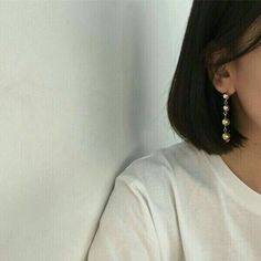 Korean Aesthetic, How To Pose, White Aesthetic, Cute Earrings, Ulzzang Girl, Cute Jewelry, Ear Piercings, Piercings, Short Hair Styles