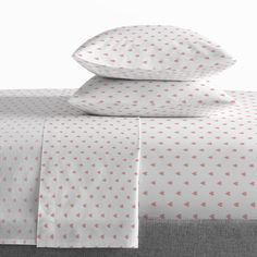 PRICES MAY VARY. PERFECT FIT & ELEVATED DESIGN - Full sheet set includes (1) 54 x 75 x 14 depth fitted sheet, (1) 81 x 96h flat sheet, and (2) 20 x 30 inch standard pillowcases. Add a touch of decorative enchantment to your room with our fashionable and super soft Saturday Park sheet set. HIGH QUALITY & EASY CARE - Keep your little one as cozy as can be! Our breathable fabric is super soft and great for all seasons. Made using 100% organic cotton and is fade resistant allowing a comfortable nigh Heart Sheets, Gingham Sheets, Pink Heart Pattern, Organic Cotton Sheets, Pretty Heart, Sheet Sets Full, Twin Sheets, Twin Sheet Sets, Twin Quilt